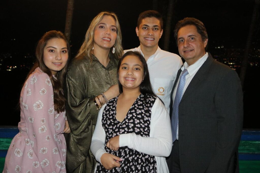 Martha Moreno con su familia